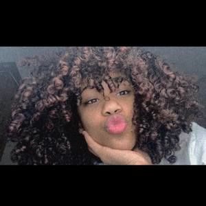 Meet your Posher, Nayeli